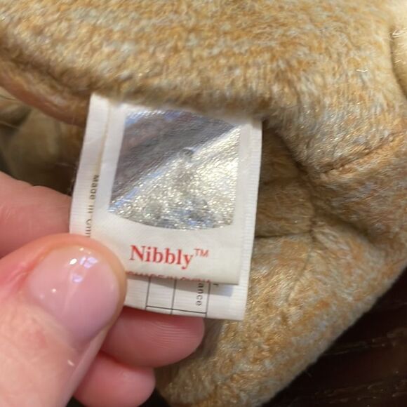 1999 Vintage Original Ty Beanie Baby Nibbly the Bunny Rabbit NWT Excellent Cond - Picture 5 of 6